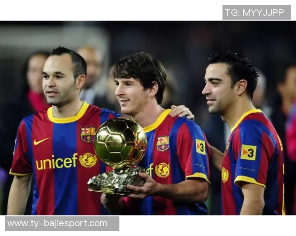 克罗斯评选历史最佳阵容梅西C罗领衔中场魔笛齐祖前锋大小罗同在