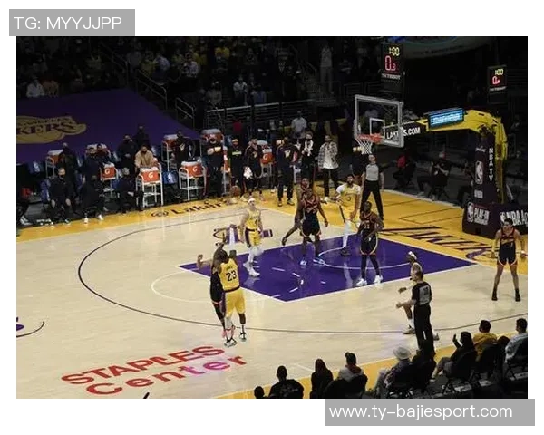 张弛有度的克尼佩尔半场表现出色9中5三分5中3轻松拿下17分