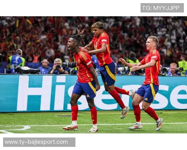 拉菲尼亚与亚马尔庆祝进球合影分享展现默契合作与友谊之情